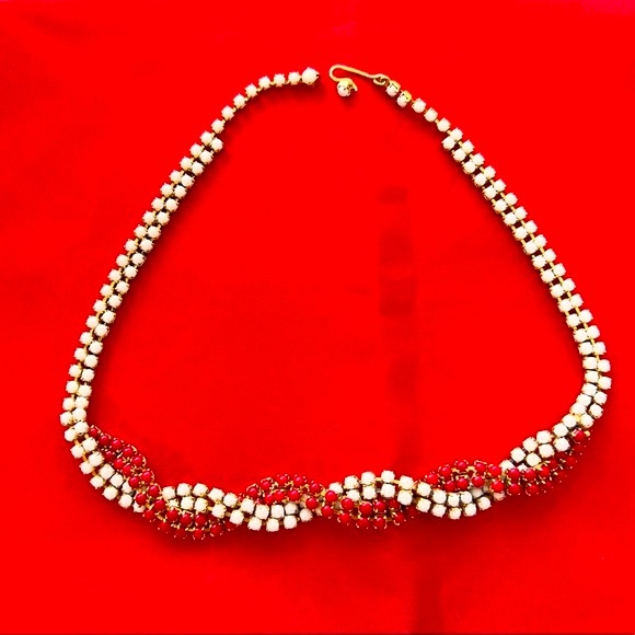 Vintage Red White Twisted Glass Beaded Necklace Gold Tone Setting - Picture 6 of 7